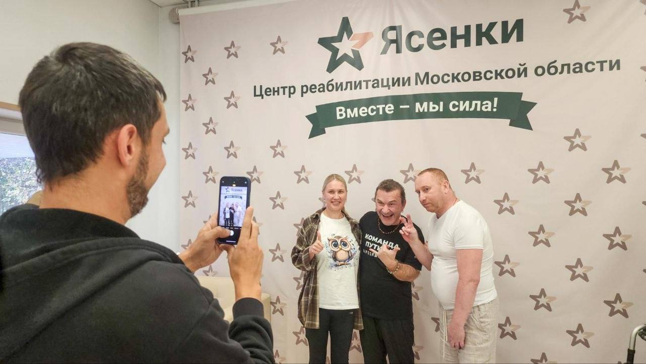Артист Александр Морозов встретился с бойцами в реабилитационном центре «Ясенки»
