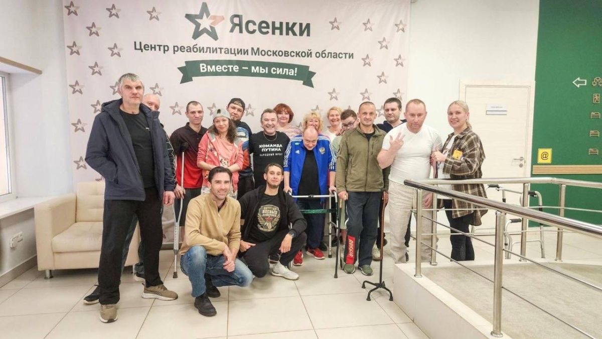 Артист Александр Морозов встретился с бойцами в реабилитационном центре «Ясенки» Артист Александр Морозов встретился с бойцами в реабилитационном центре «Ясенки»