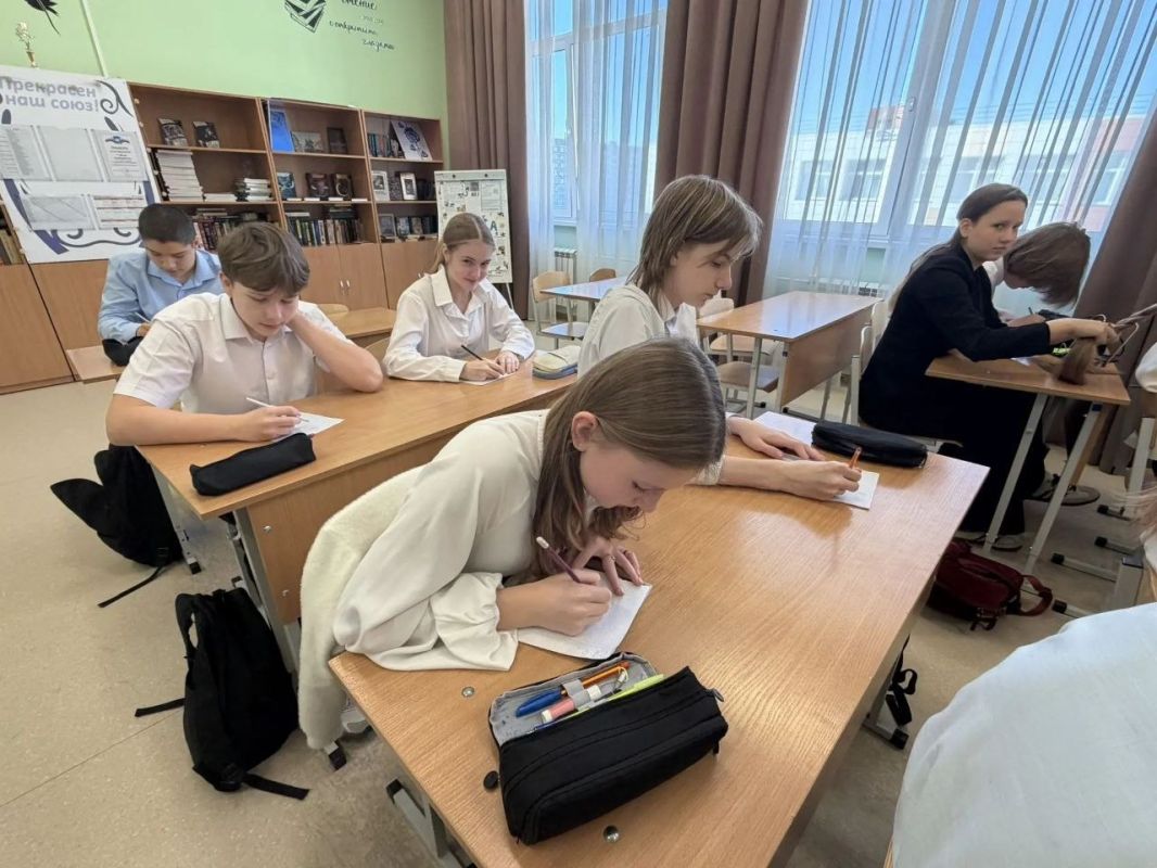 Учимся понимать друг друга: в гимназии имени Подольских курсантов прошел тренинг о толерантности Учимся понимать друг друга: в гимназии имени Подольских курсантов прошел тренинг о толерантности