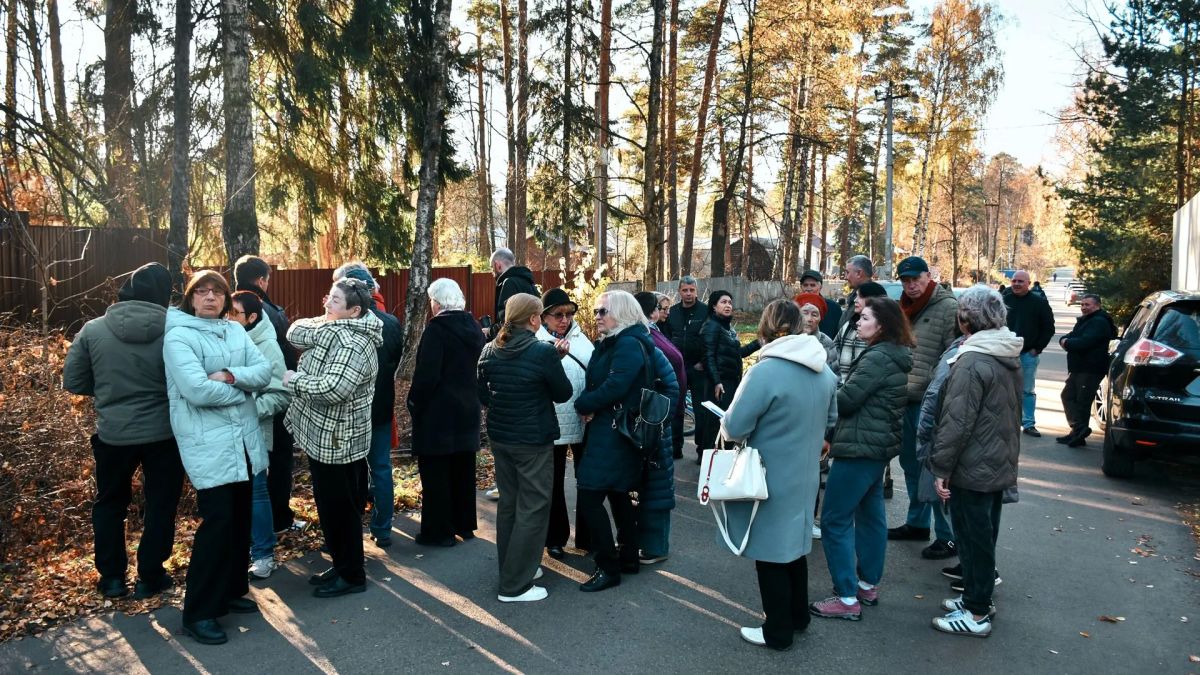 Встреча с жителями микрорайона Клязьма: опиловка деревьев в охранной зоне ЛЭП Встреча с жителями микрорайона Клязьма: опиловка деревьев в охранной зоне ЛЭП