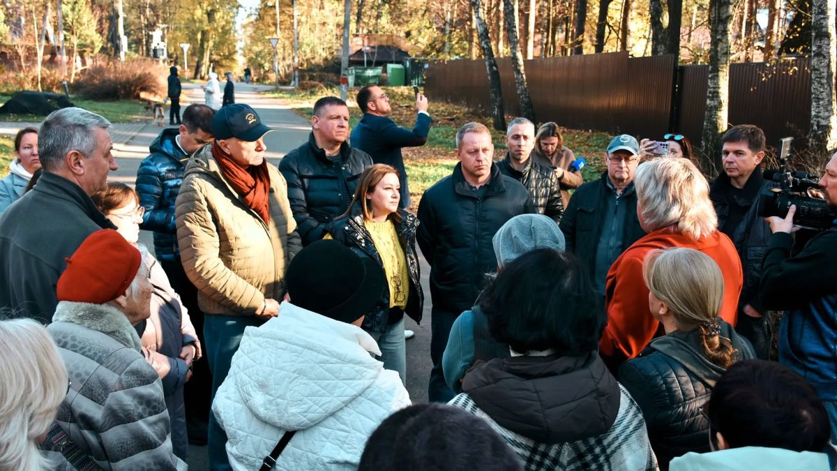 Встреча с жителями микрорайона Клязьма: опиловка деревьев в охранной зоне ЛЭП Встреча с жителями микрорайона Клязьма: опиловка деревьев в охранной зоне ЛЭП