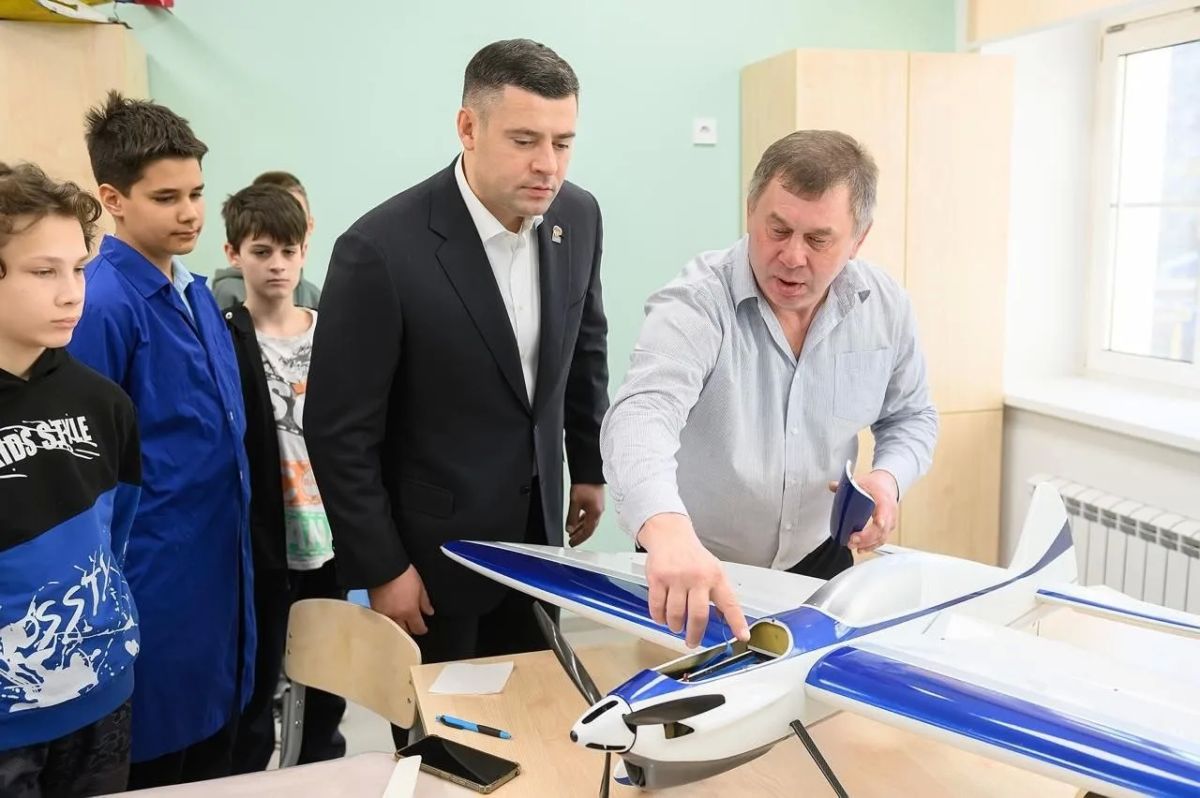 Григорий Артамонов: Сегодня посетил Центр детского творчества на улице Школьной в Климовске, где недавно завершили масштабный капитальный ремонт Григорий Артамонов: Сегодня посетил Центр детского творчества на улице Школьной в Климовске, где недавно завершили масштабный капитальный ремонт