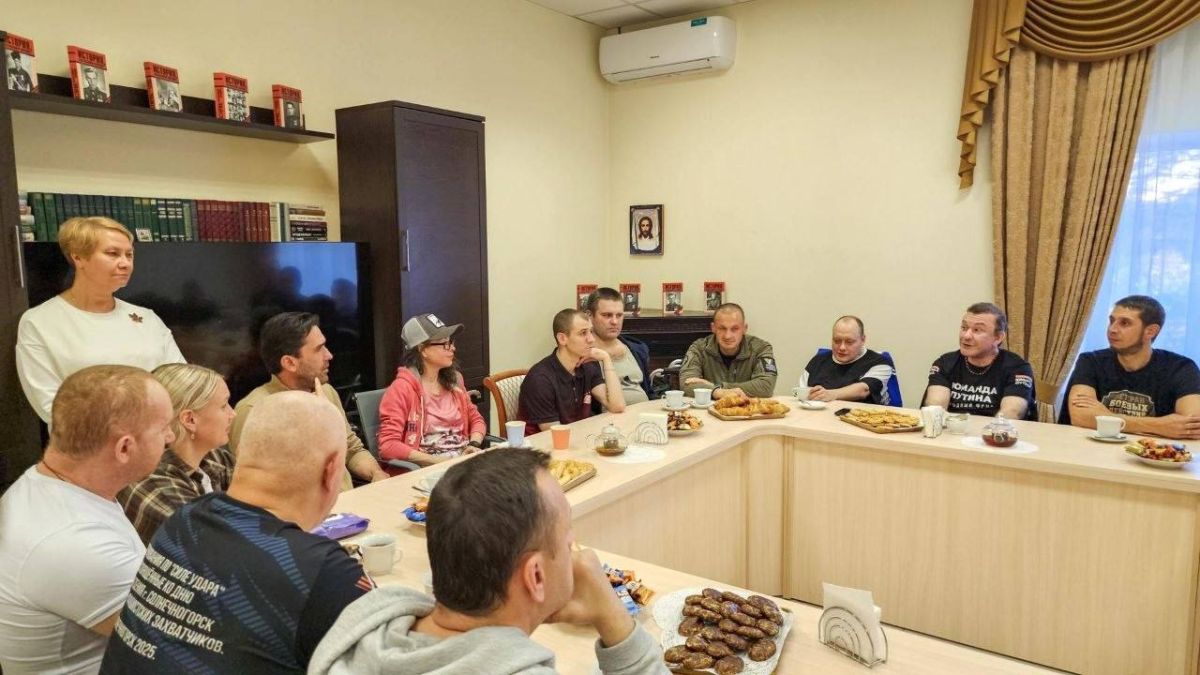 Артист Александр Морозов встретился с бойцами в реабилитационном центре «Ясенки» Артист Александр Морозов встретился с бойцами в реабилитационном центре «Ясенки»